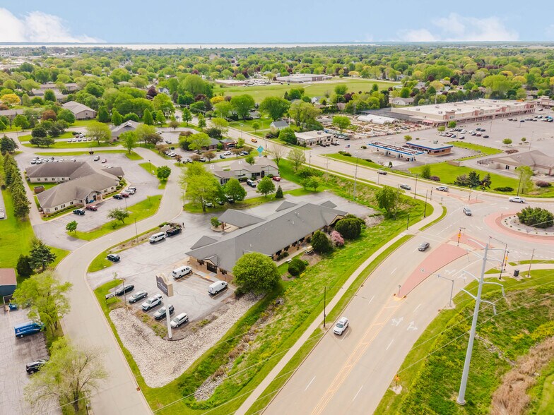 More Photos Of 1875 West Pointe Dr, Oshkosh Medical For Sale