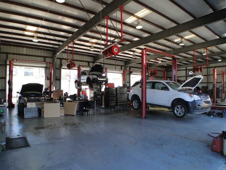More Photos Of 11239 Veterans Memorial Dr, Houston Auto Repair For Sale