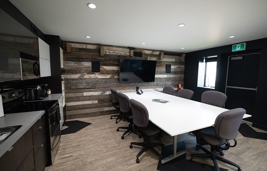 More Photos Of 1000 Elgin Av, Winnipeg Office For Lease