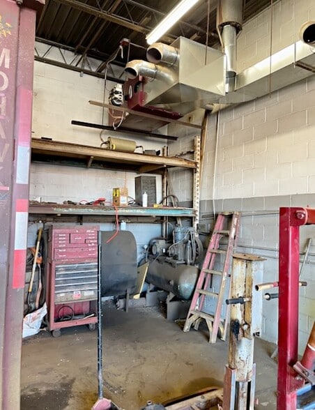 More Photos Of 130 Cross St, Winchester Service For Lease