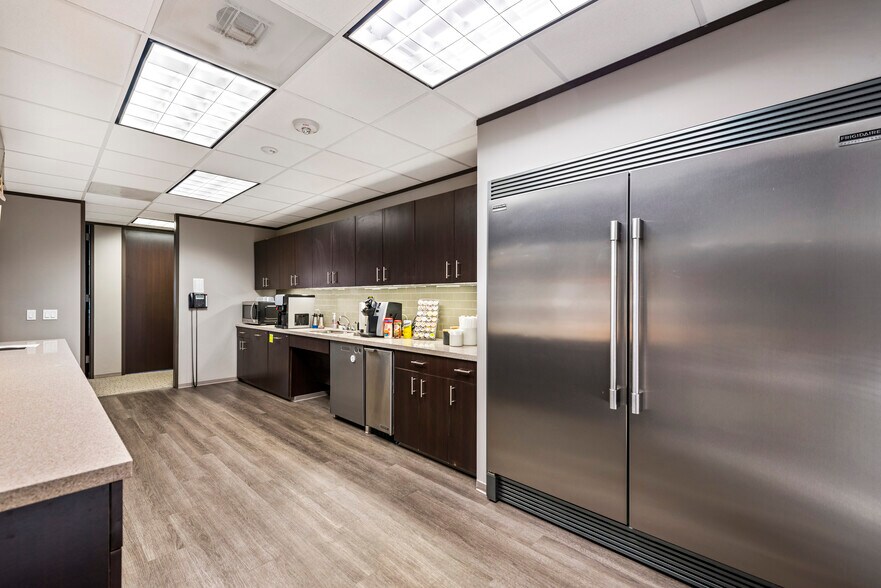 More Photos Of 3104 Edloe St, Houston Office For Sale