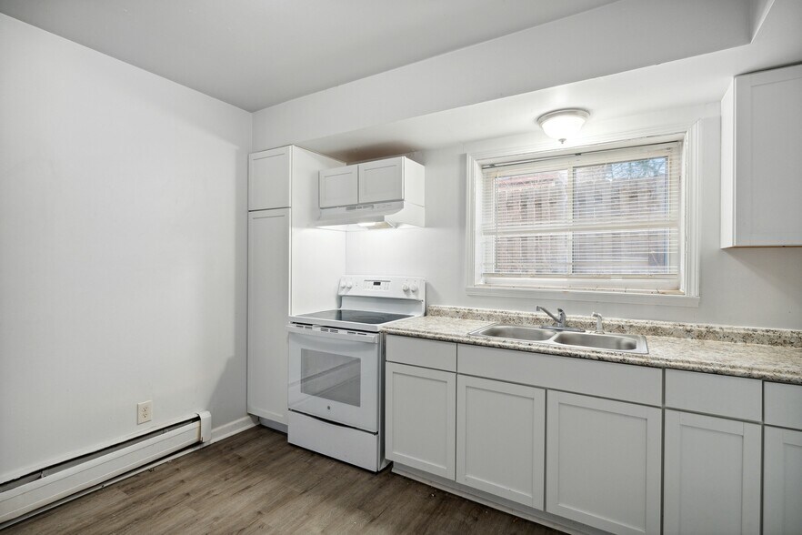 More Photos Of 909 E Jolly Rd, Lansing Multifamily For Sale