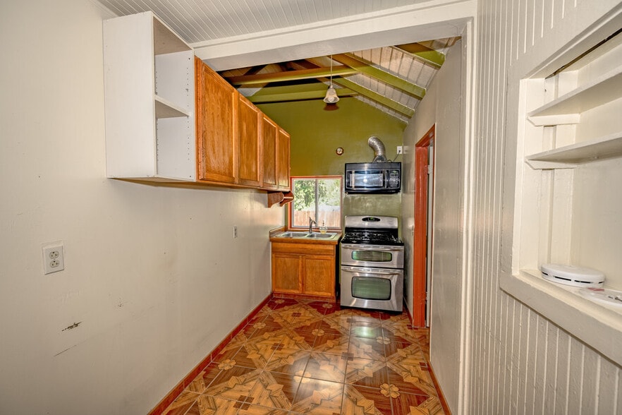 More Photos Of 12625 Sierra Hwy, Santa Clarita Restaurant For Sale