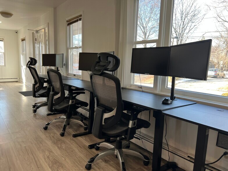 More Photos Of 354 Kingston Rd, Parsippany Office Residential For Lease