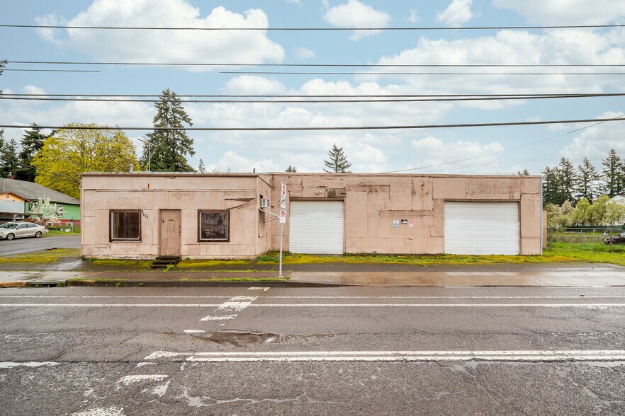 More Photos Of 5002 SE 122nd Ave, Portland Flex For Sale