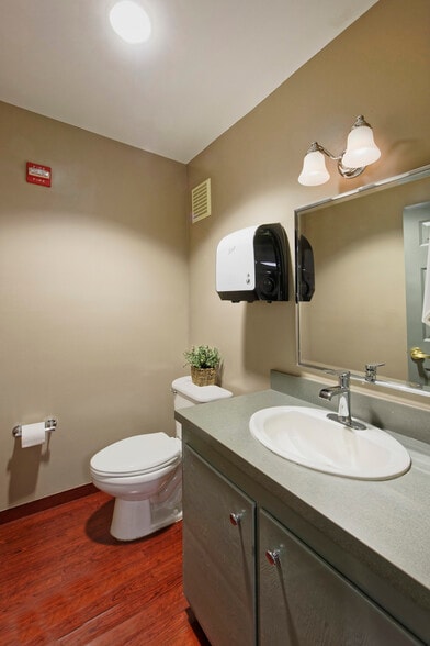 More Photos Of 6 S Pendleton St, Middleburg Office For Sale