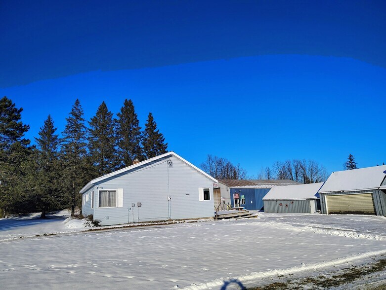 More Photos Of N16184 Old Hwy 13, Lake Service For Sale
