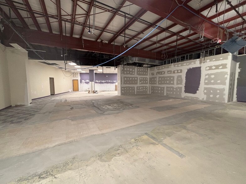 More Photos Of 920 Lafayette Rd, Seabrook Office For Lease