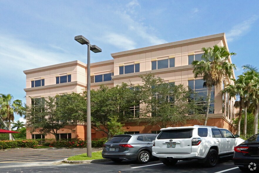 More Photos Of 1560 Sawgrass Corporate Pkwy, Sunrise Office For Lease