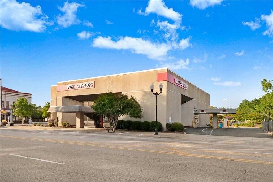 More Photos Of 201 E Market St, Smithfield Bank For Sale