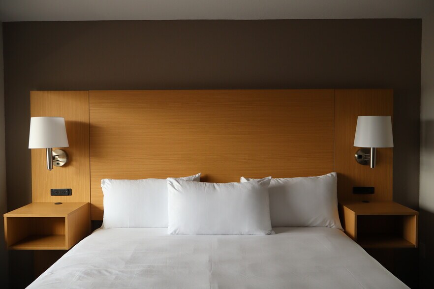 More Photos Of 3521 Lake City Hwy, Warsaw Hotel For Sale