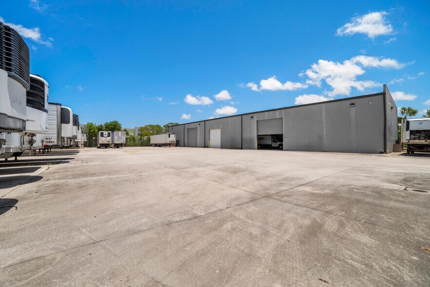 More Photos Of 5205 Tylerlakes Blvd, West Palm Beach Warehouse For Lease