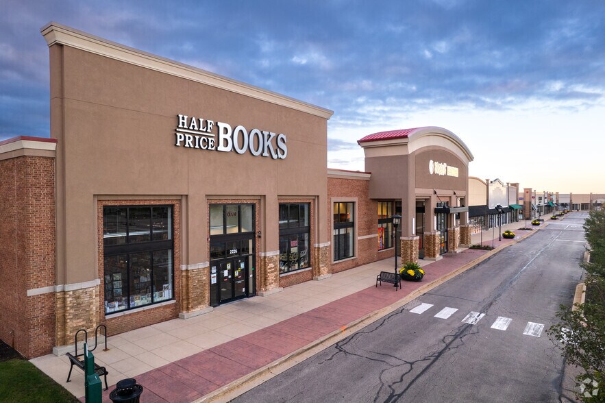 More Photos Of 1800-2124 S Randall Rd, Algonquin Storefront For Lease