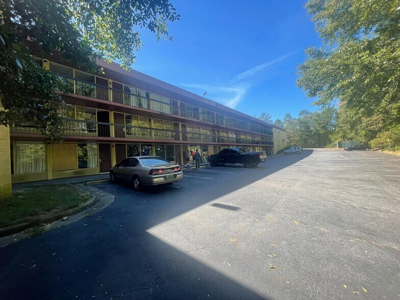 More Photos Of 1700 US-280, Phenix City Hotel For Sale