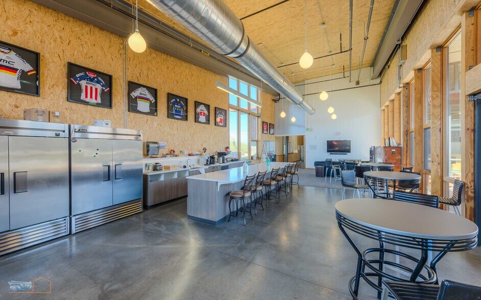More Photos Of 101 S Taylor Ave, Louisville Warehouse For Lease