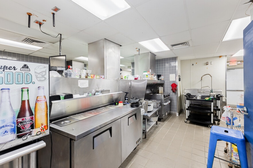 More Photos Of 8841 Commodity Cir, Orlando Fast Food For Lease