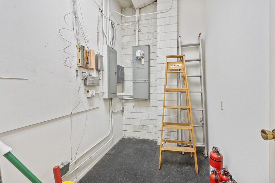 More Photos Of 15201 Prairie Ave, Lawndale Flex For Sale