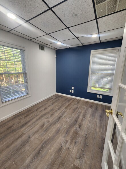 More Photos Of 32 Jefferson Plz, Princeton Medical For Sale