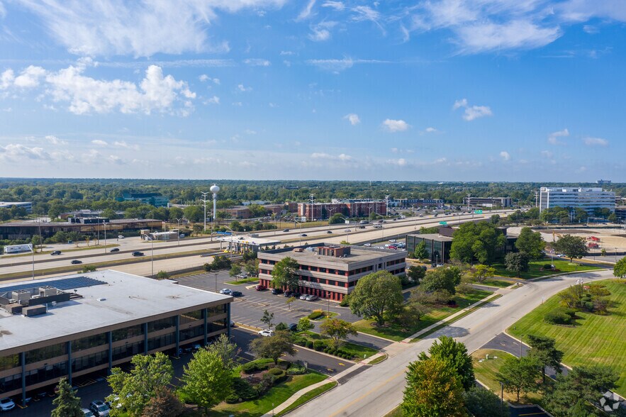 More Photos Of 823 Commerce Dr, Oak Brook Office For Lease