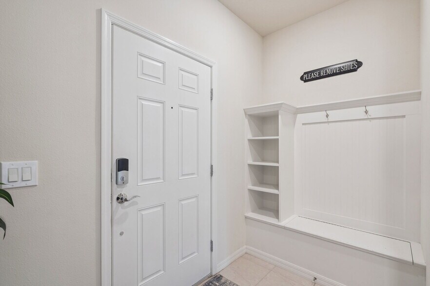 More Photos Of 921 Paradise Dr, Davenport Apartments For Sale