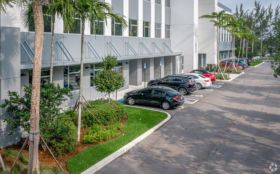 More Photos Of 1801 W Sample Rd, Deerfield Beach Medical For Lease