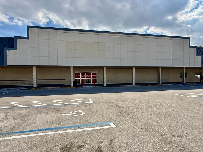 More Photos Of 4550-4644 Lake Worth Rd, Green Acres Unknown For Lease