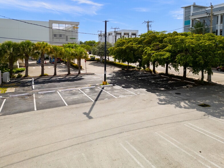 More Photos Of 1586 S Dixie Hwy, Coral Gables Restaurant For Lease