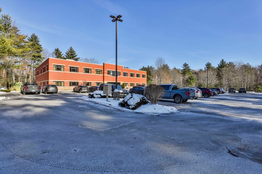 More Photos Of 7 Wall St, Windham Office For Lease