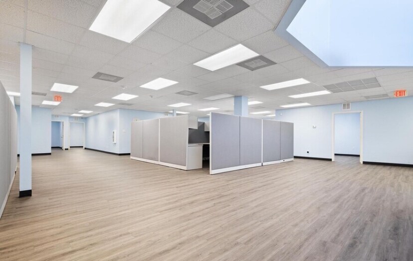 More Photos Of 2127 Grand Blvd, Holiday Light Distribution For Lease