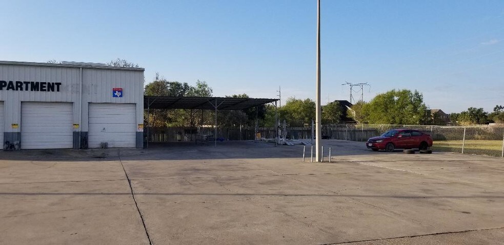 Primary Photo Of 13933 Northwest Blvd, Corpus Christi Auto Dealership For Lease