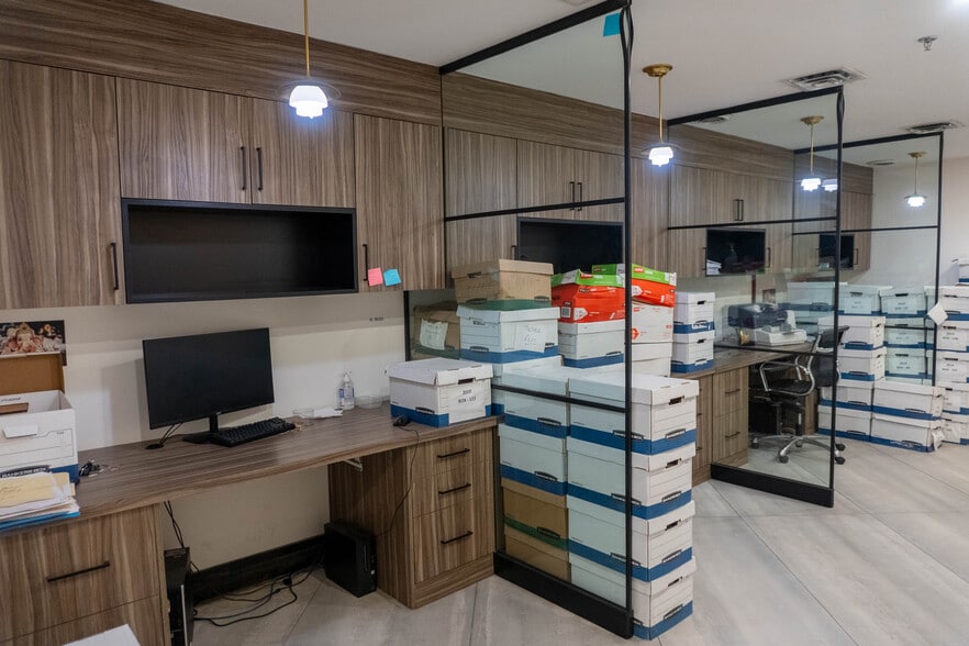 More Photos Of 2565 Steeles Ave E, Brampton General Retail For Sale