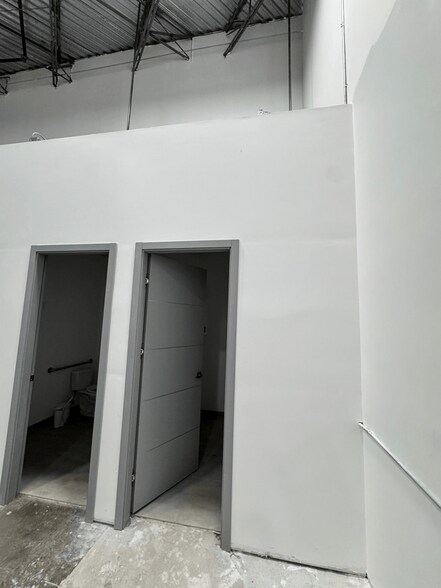 More Photos Of Bird Rd @ SW 142nd Avenue, Miami Unknown For Lease