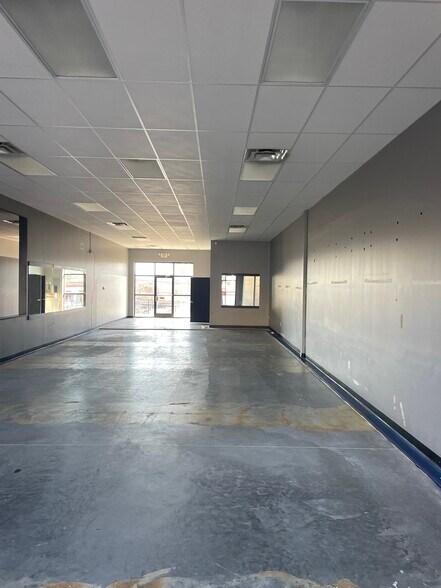 More Photos Of 100 Linden Square Dr, Bristol Unknown For Lease