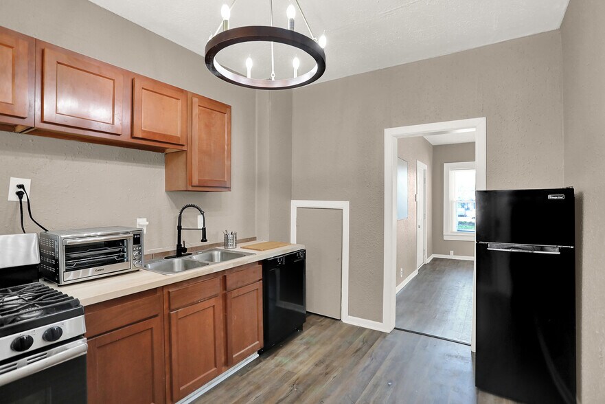 More Photos Of 1918 W Washington St, Indianapolis Apartments For Sale