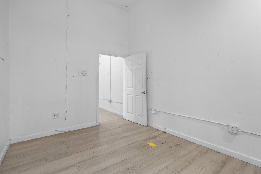 More Photos Of 4434 NE Sandy Blvd, Portland Freestanding For Sale