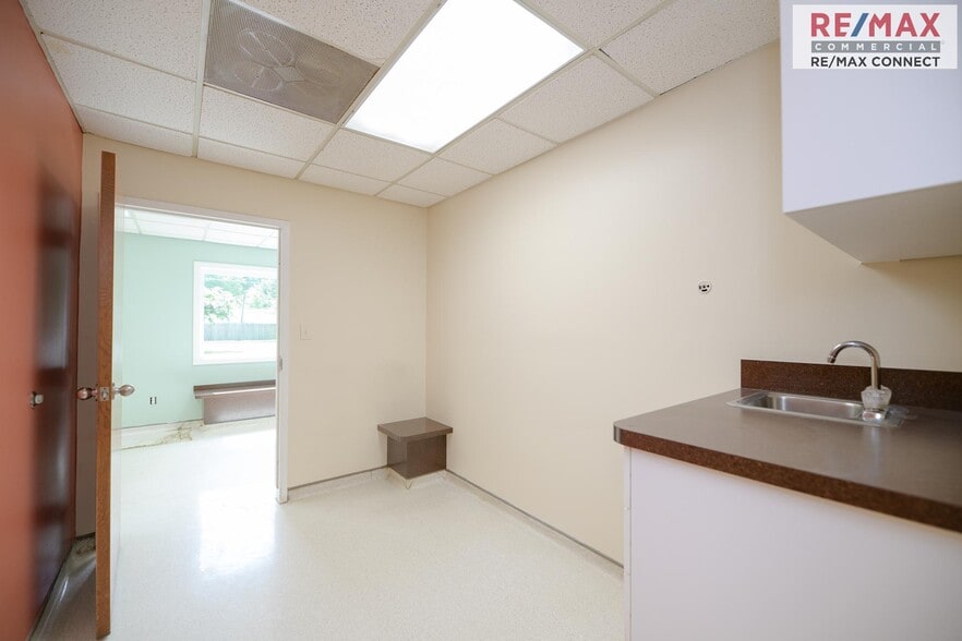 More Photos Of 3440 Hampton Hwy, Yorktown Office For Lease