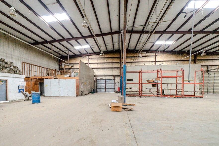 More Photos Of 105-205 Silo Ln, Lavonia Manufacturing For Lease