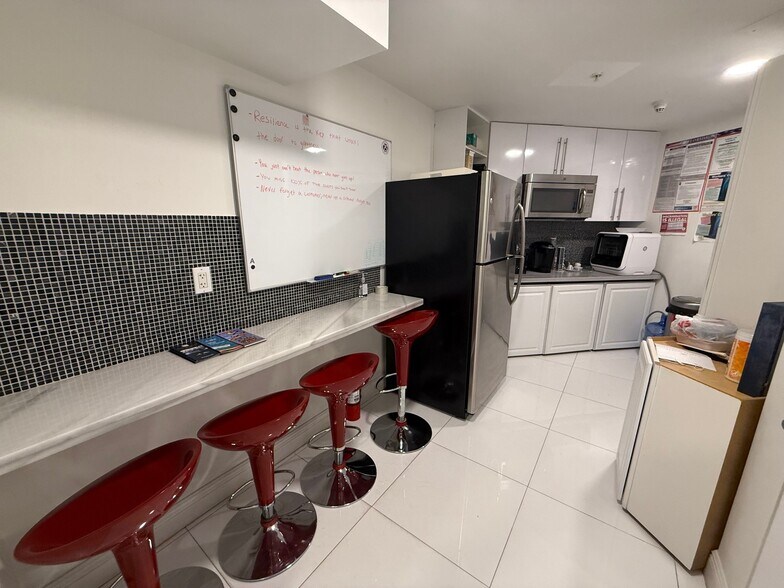 More Photos Of 300 Alton Rd, Miami Beach Office For Lease