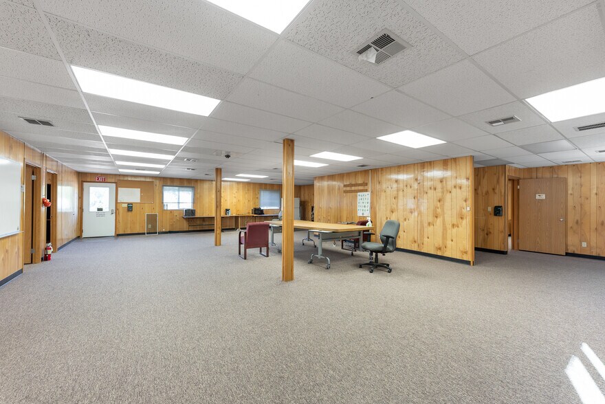 More Photos Of 2665 Glendale Valley Rd, Glendale Office For Sale