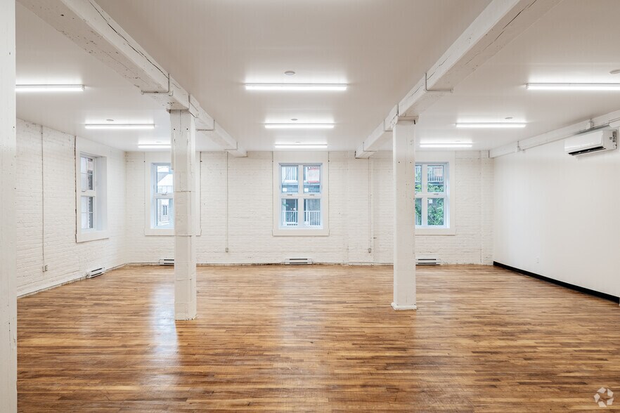 More Photos Of 305 Rue de Bellechasse, Montréal Office For Lease
