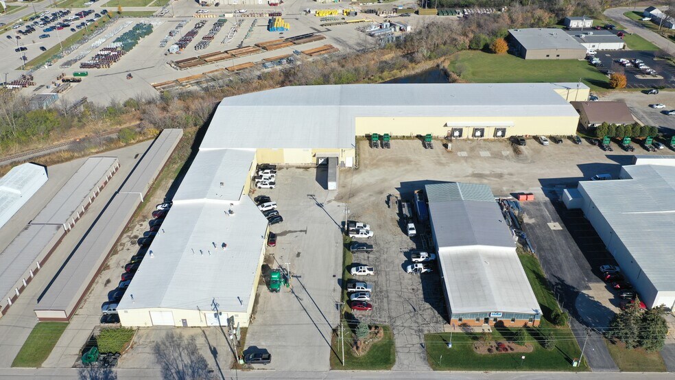 More Photos Of 2316 W Everett St, Appleton Warehouse For Sale