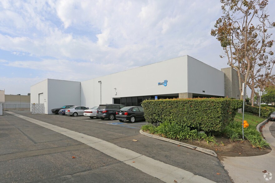 More Photos Of 7402-7412 Prince Dr, Huntington Beach Light Manufacturing For Lease