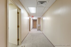 More Photos Of 454-456 Park St, Hartford Showroom For Lease