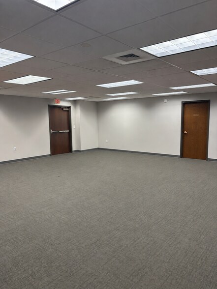 More Photos Of 401 E Amherst St, Buffalo Light Distribution For Lease