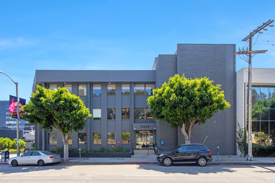 More Photos Of 11440 San Vicente Blvd, Los Angeles Office For Lease