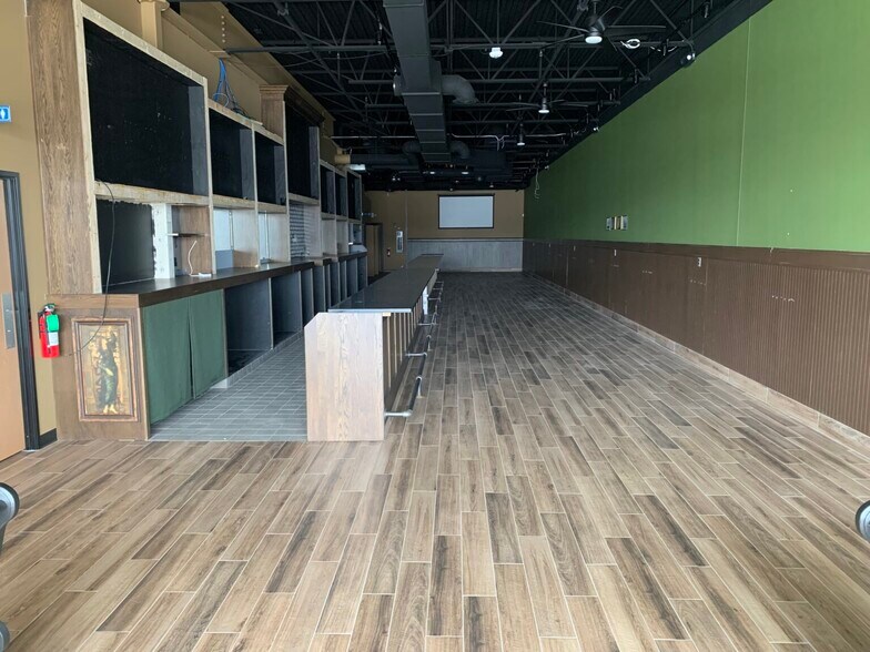 More Photos Of 2051-2325 18 Mile Rd, Sterling Heights Freestanding For Lease