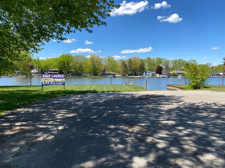 More Photos Of 3309 N Chapel Hill Road, Johnsburg Hotel For Sale