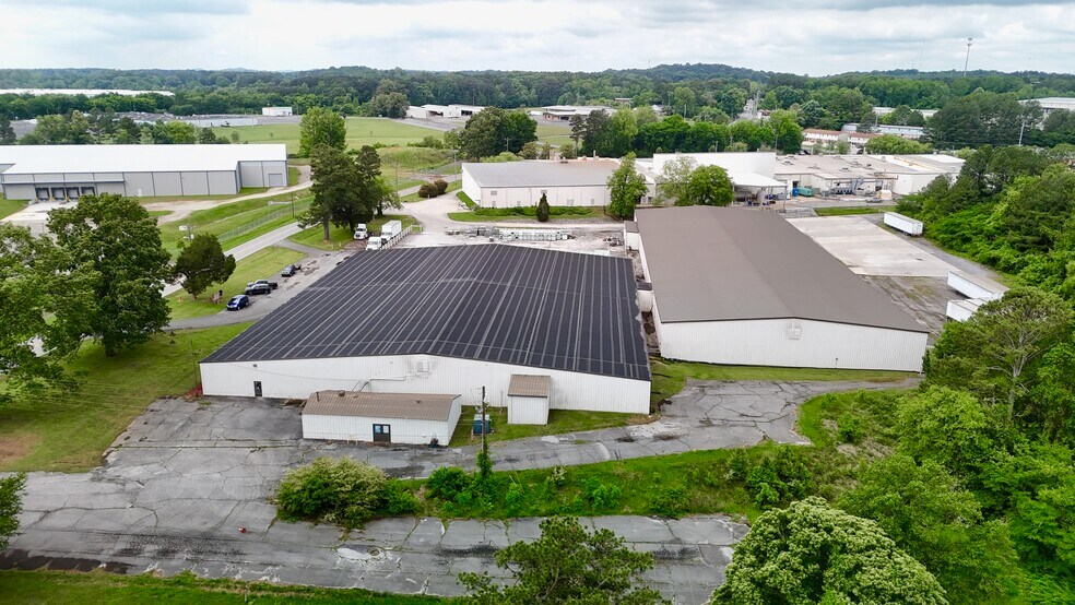 More Photos Of 2915 20th St NE, Cleveland Distribution For Lease