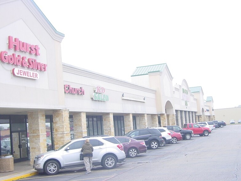 More Photos Of 803-819 W Pipeline Rd, Hurst Unknown For Lease