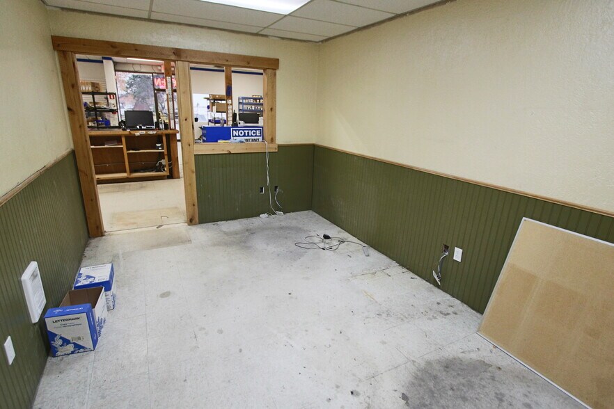 More Photos Of 405 W Idaho St, Kalispell Flex For Sale
